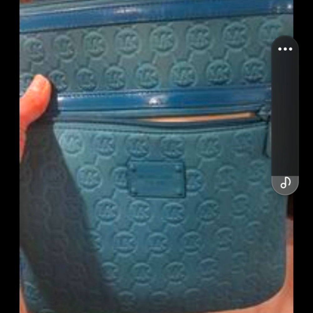 Michael kors crossbody